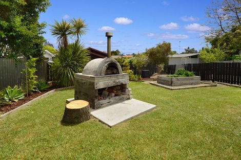 Photo of property in 22 Hatherlow Street, Glenfield, Auckland, 0629