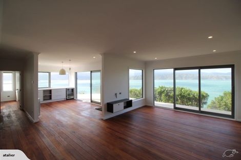 Photo of property in 26 Tai Paku Paku Road, Karaka Bays, Wellington, 6022