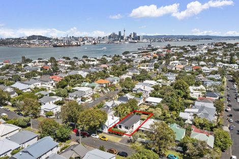 Photo of property in 11 High Street, Devonport, Auckland, 0624