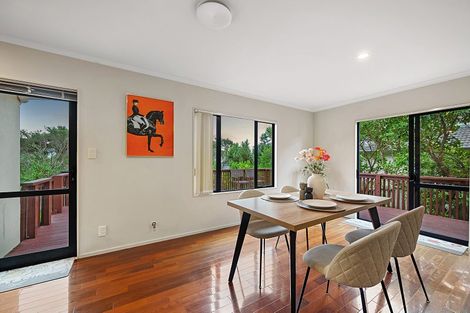 Photo of property in 16 Crimson Park, Oteha, Auckland, 0632