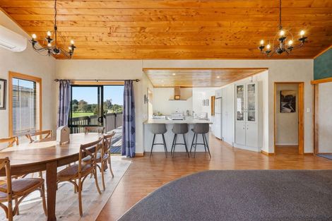 Photo of property in 166 Torkar Road, Clarks Beach, 2122