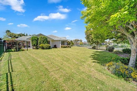 Photo of property in 11 Perotti Place, Conifer Grove, Takanini, 2112