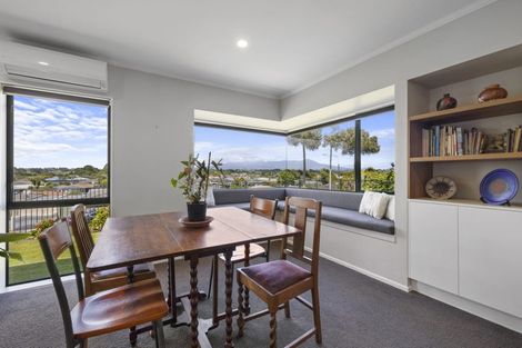 Photo of property in 9 Sandel Rise, Merrilands, New Plymouth, 4312