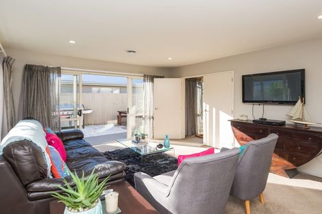 Photo of property in 2 Ashtead Lane, Sockburn, Christchurch, 8042