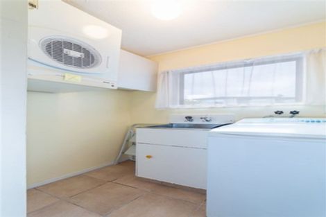 Photo of property in 2/303a Great North Road, Henderson, Auckland, 0612