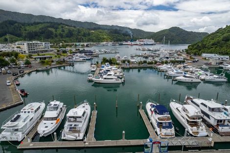 Photo of property in 39 Waikawa Road, Picton, 7220