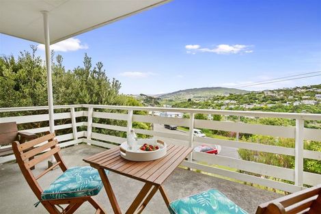 Photo of property in 42 Turville Crescent, Newlands, Wellington, 6037