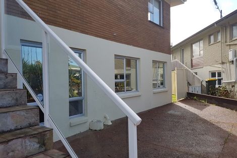 Photo of property in 15 Colin Wild Place, Glenfield, Auckland, 0629