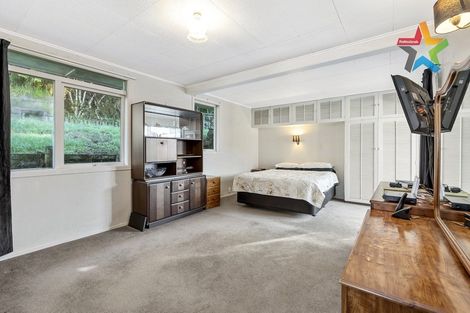 Photo of property in 5 Bird Grove, Stokes Valley, Lower Hutt, 5019