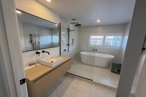 Photo of property in 1/4 Beach Road, Castor Bay, Auckland, 0620