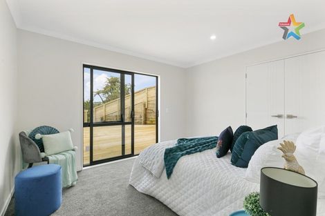 Photo of property in 6 Poto Road, Normandale, Lower Hutt, 5010