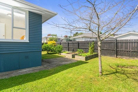 Photo of property in 60a Tiroroa Avenue, Te Atatu South, Auckland, 0610