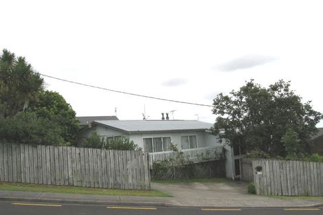 Photo of property in 2/4 Mercury Lane, Windsor Park, Auckland, 0632