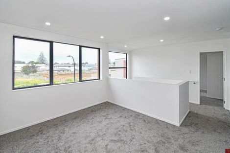 Photo of property in 39 Tapuwae Way, Mangere Bridge, Auckland, 2022