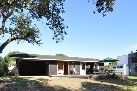 Photo of property in 16 Courtney Place, Pauanui, Hikuai, 3579