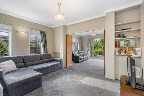 Photo of property in 137 Centaurus Road, Saint Martins, Christchurch, 8022