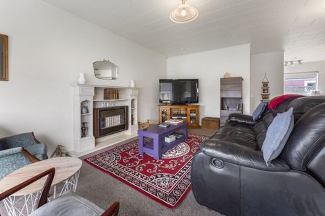 Photo of property in 1 Waltham Court, Cloverlea, Palmerston North, 4412