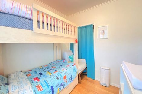 Photo of property in 2/14 Shakespeare Road, Milford, Auckland, 0620