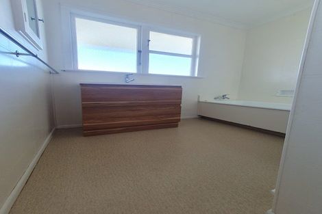 Photo of property in 11 Singers Road, Korokoro, Lower Hutt, 5012