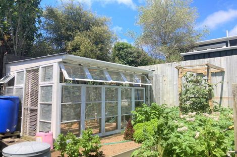 Photo of property in 17 Hutchins Street, Waitara, 4320