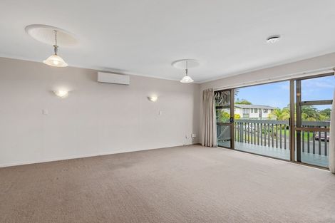 Photo of property in 16 Sumich Place, West Harbour, Auckland, 0618