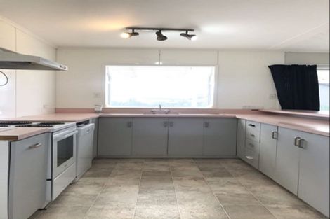 Photo of property in 16 Roberts Road, Te Atatu South, Auckland, 0610