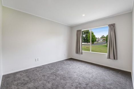 Photo of property in 2/2 Rook Place, Unsworth Heights, Auckland, 0632