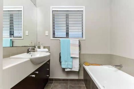 Photo of property in 14 Sonoma Crescent, Oteha, Auckland, 0632