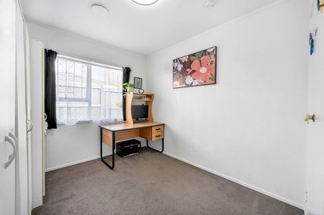 Photo of property in 2/56 Archibald Road, Kelston, Auckland, 0602