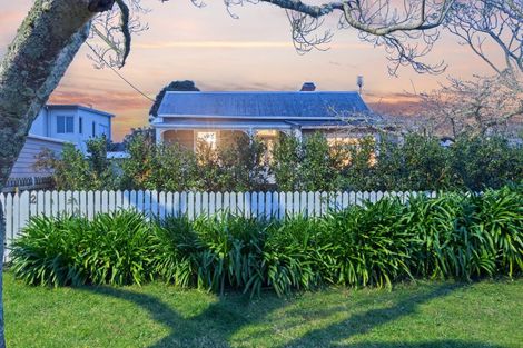 Photo of property in 2/2 Evan Street, Belmont, Auckland, 0622