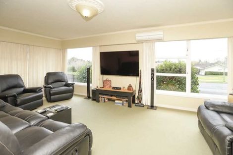 Photo of property in 2 Russleigh Drive, Dinsdale, Hamilton, 3204