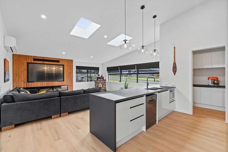 Photo of property in 6 Trevor Mcmiken Drive, Patumahoe, 2679