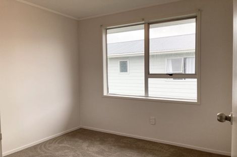 Photo of property in 69 Kemp Road, Massey, Auckland, 0614