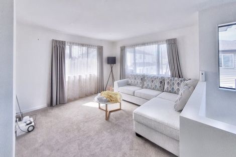 Photo of property in 19a Northcross Drive, Oteha, Auckland, 0632