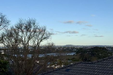Photo of property in 13 Van Dyke Place, West Harbour, Auckland, 0618