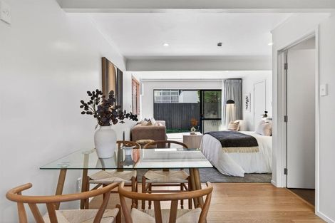 Photo of property in 2/10 Sylvan Park Avenue, Milford, Auckland, 0620