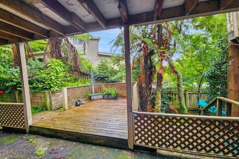 Photo of property in 102 Pinehaven Road, Pinehaven, Upper Hutt, 5019