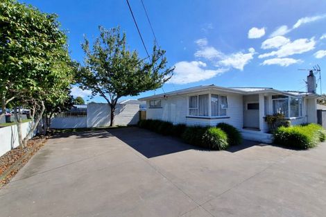 Photo of property in 21 Tarahua Road, Vogeltown, New Plymouth, 4310