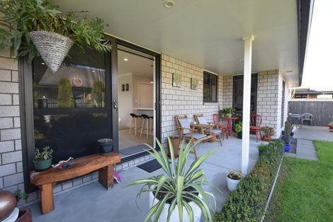 Photo of property in 2 Hereford Drive, Carterton, 5713