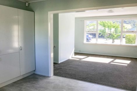 Photo of property in 30b York Street, Picton, 7220