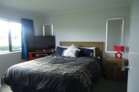 Photo of property in 31 Harbour Crest Drive, Waiuku, 2123