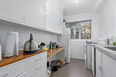 Photo of property in Victoria Court, 4/4 Queen Street, Mount Victoria, Wellington, 6011