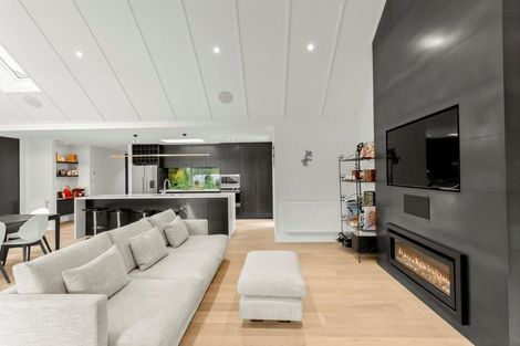 Photo of property in 2 Ploughmans Lane, Arrowtown, 9371