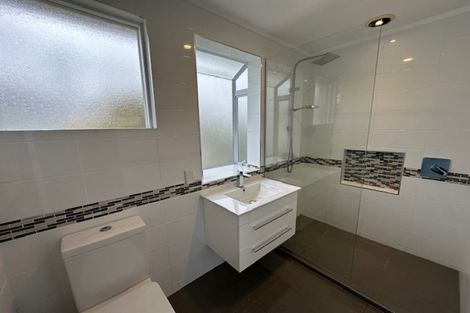 Photo of property in 33 Lincoln Park Avenue, Massey, Auckland, 0614