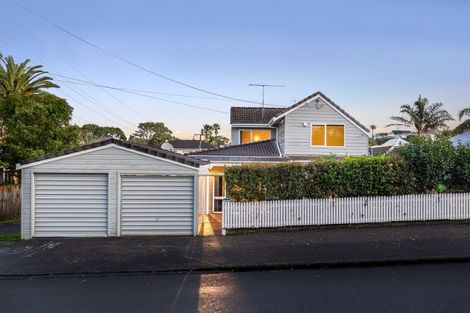 Photo of property in 2/27 Stafford Road, Northcote Point, Auckland, 0627