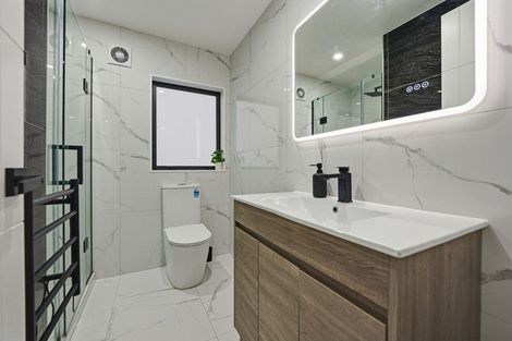 Photo of property in 7d Babich Road, Henderson Valley, Auckland, 0614