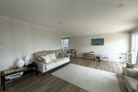 Photo of property in 31 Dawnhaven Drive, Te Atatu Peninsula, Auckland, 0610