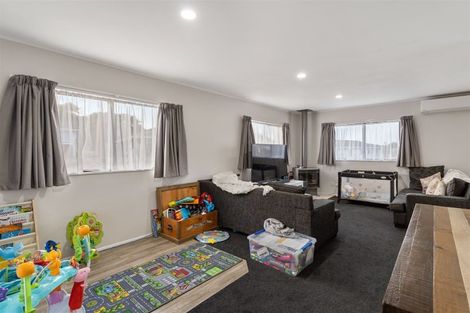 Photo of property in 96 Athena Drive, Totara Vale, Auckland, 0629