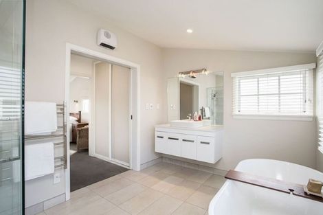 Photo of property in 32 Peel Street, Strowan, Christchurch, 8052