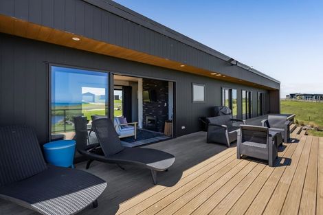 Photo of property in 21 Rosemount Road, Waverley, 4591